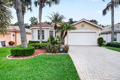 Lush Landscaping & curb appeal creating a warm & e