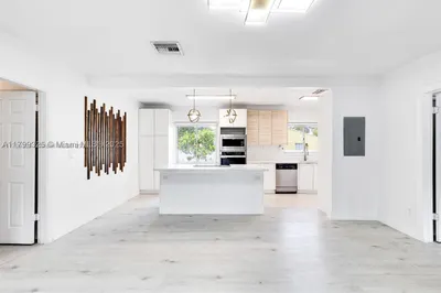 10070 NW 2nd 1