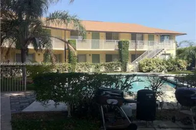 1250 Miami Rd #10 1