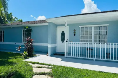 332 NE Surfside Avenue 1