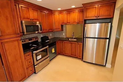 140 SE 12th Avenue #5 1
