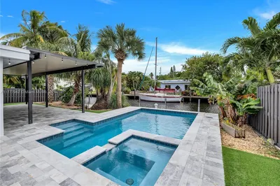 1608 SW 5th Ct