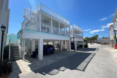 375 NE Wharfs Way 1