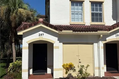 257 SE Kitching Circle 1