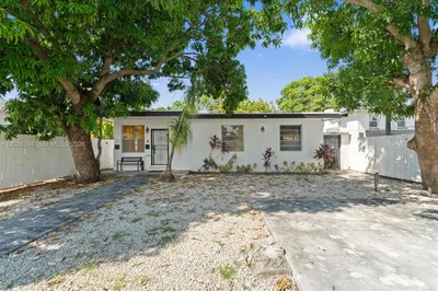 2453 SW 17th St 1
