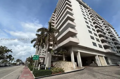 9225 Collins Ave #504 1