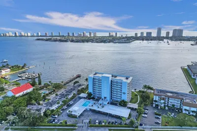 3040 Lake Shore Drive #605 1