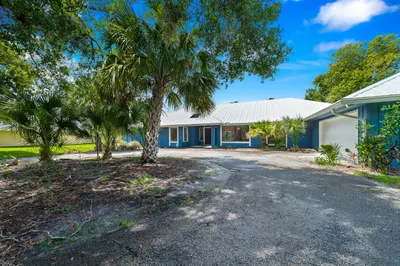 2122 SW Racquet Club Drive 1
