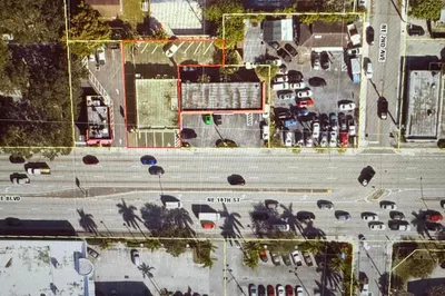 109 E Sunrise Boulevard 1