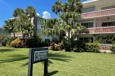 10170 Collins Ave #10 1