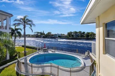 615 S Riverside Drive #9 1