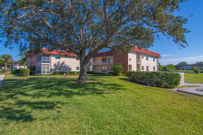 68 ROYAL OAK Court #202 1