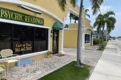 Great exposure on Indiantown Rd