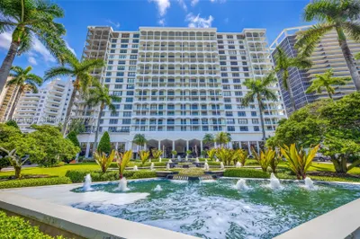 9801 Collins Ave #11M 1