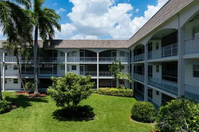 541 Blue Heron Dr #308 1