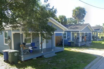 909 Avenue B 1