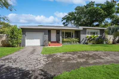185 NW 115th St 1