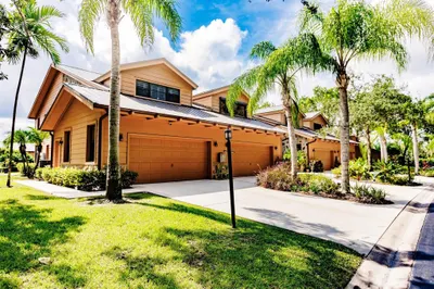 116 SE Crestwood Circle 1