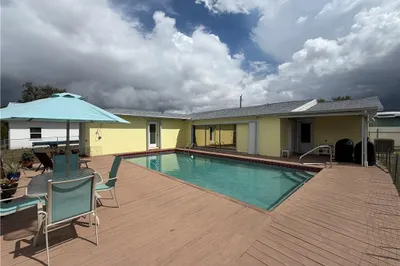 880 SE Degan Drive 1