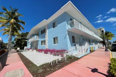 401 Collins Ave #21 1