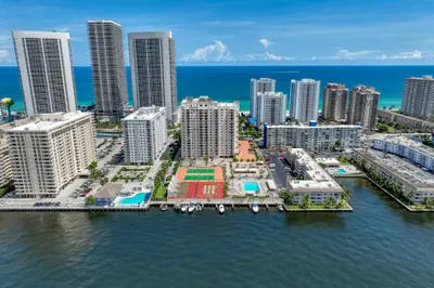 1865 S Ocean Drive #3m 1