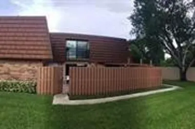 2556 Garden Court 1