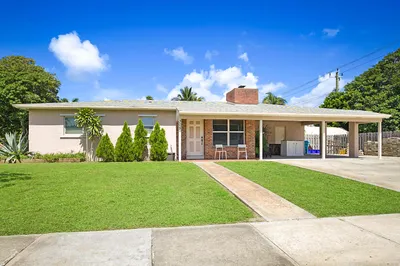 305 SW 2nd Street 1