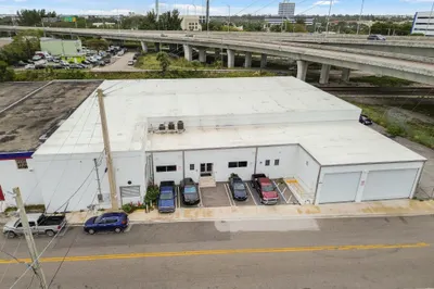 2725 Hillsboro Road 1